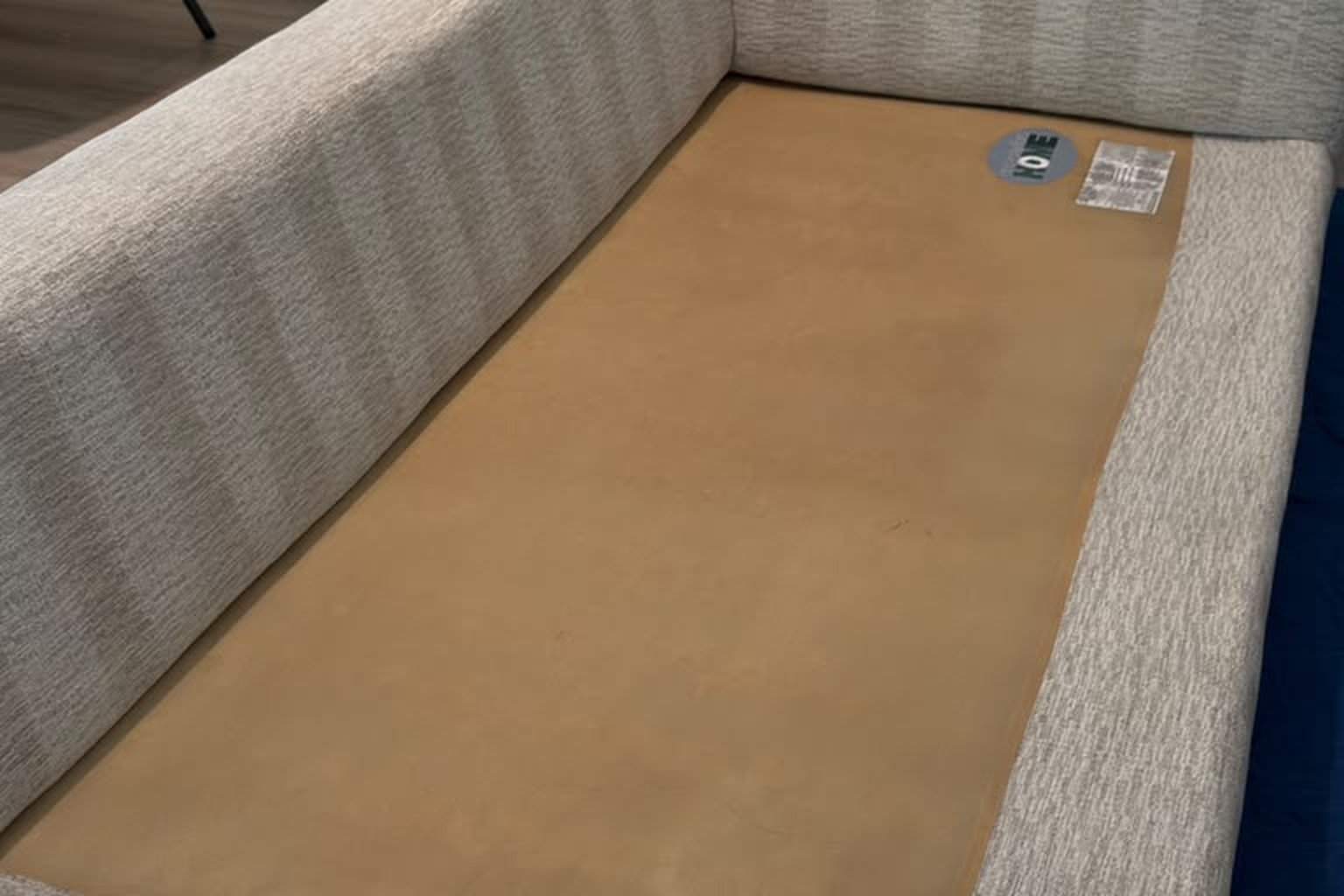 Clean mattress after professional deep extraction